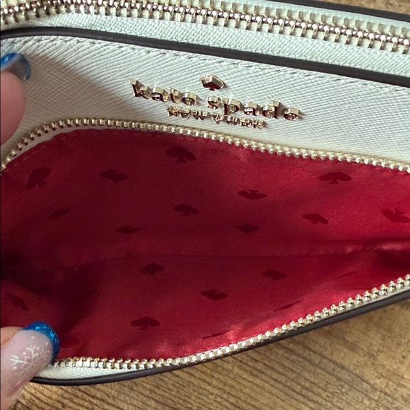 Kate Spade x Disney Cream Wristlet with Tigger and Floral Design - Picture 5 of 12